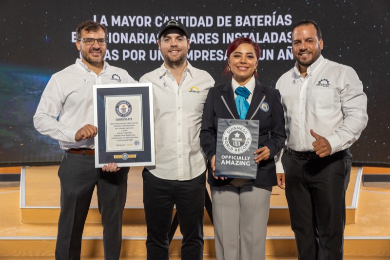 Entrega oficial del Récord Guinness World Records a WindMar Home por la mayor cantidad de baterías Tesla Powerwall instaladas en un año (noviembre 2024, Toa Baja, Puerto Rico)