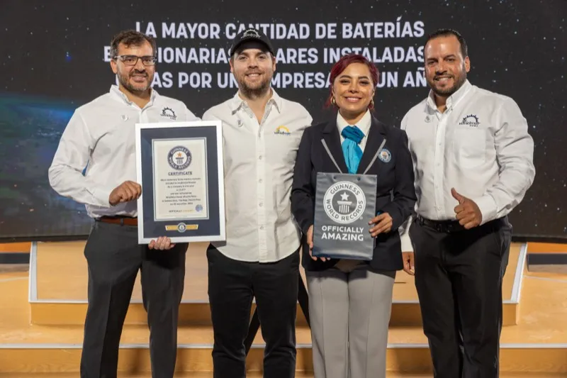 Entrega oficial del Récord Guinness World Records a WindMar Home por la mayor cantidad de baterías Tesla Powerwall instaladas en un año (noviembre 2024, Toa Baja, Puerto Rico)